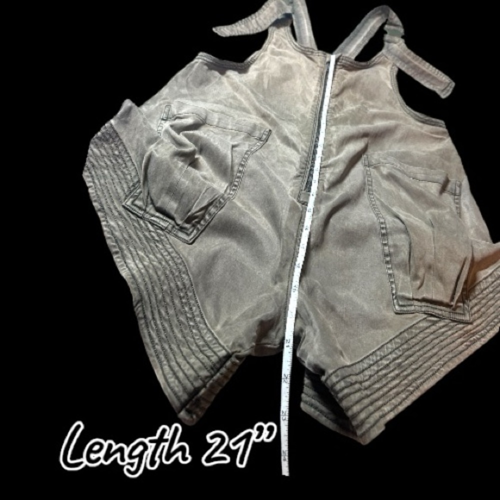 Free People Movement Fast Track Shortie Utility Romper in Olive Green. Size XS - Picture 4 of 10